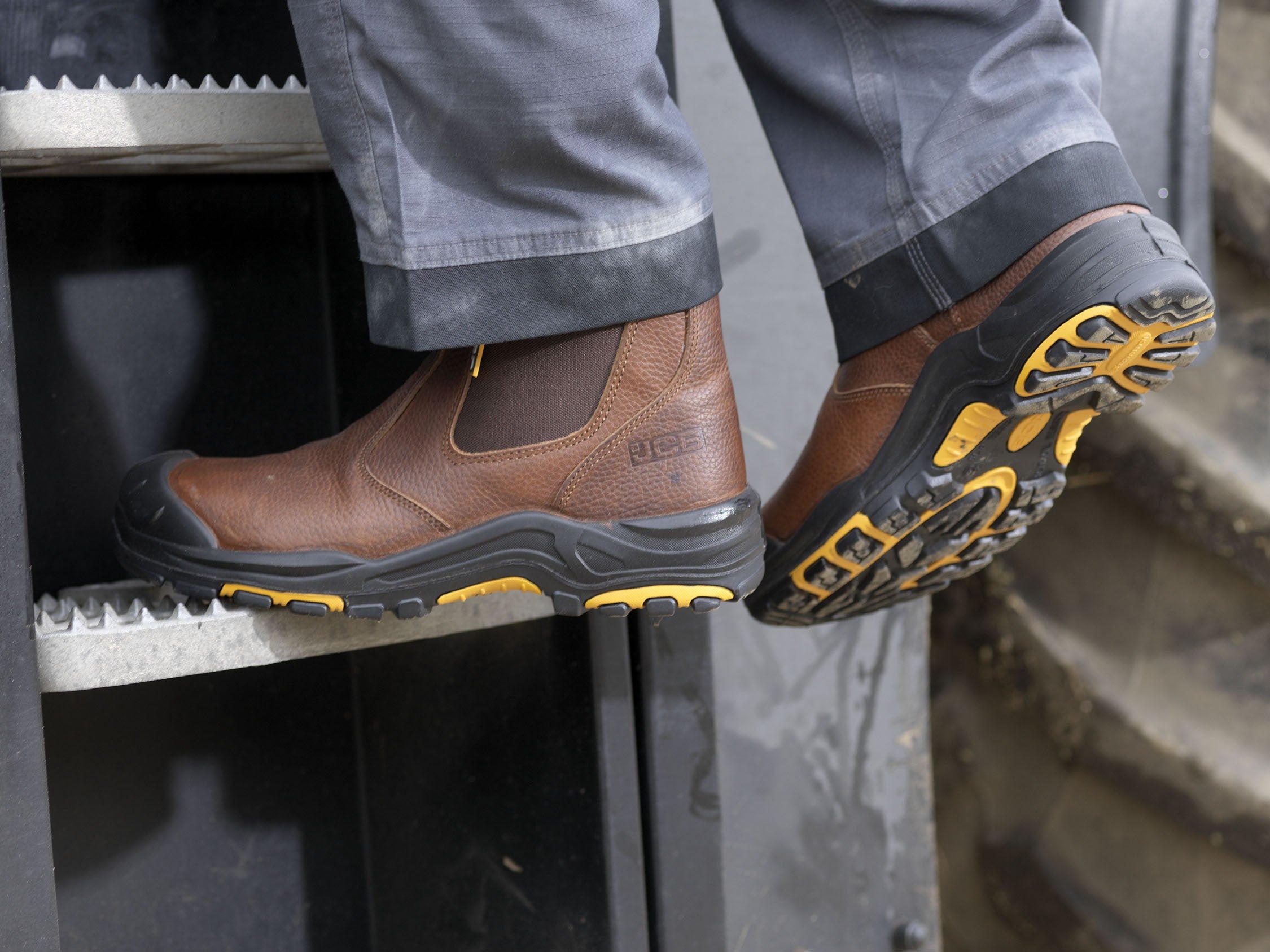 JCB DEALER BROWN BOOT S3 HRO SRC