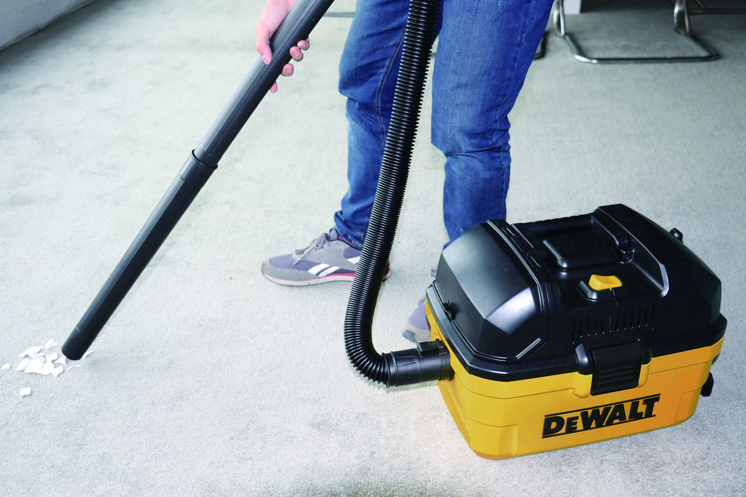 DEWALT 15 LITRE PORTABLE WATER AND DUST VACUUM CLEANER 