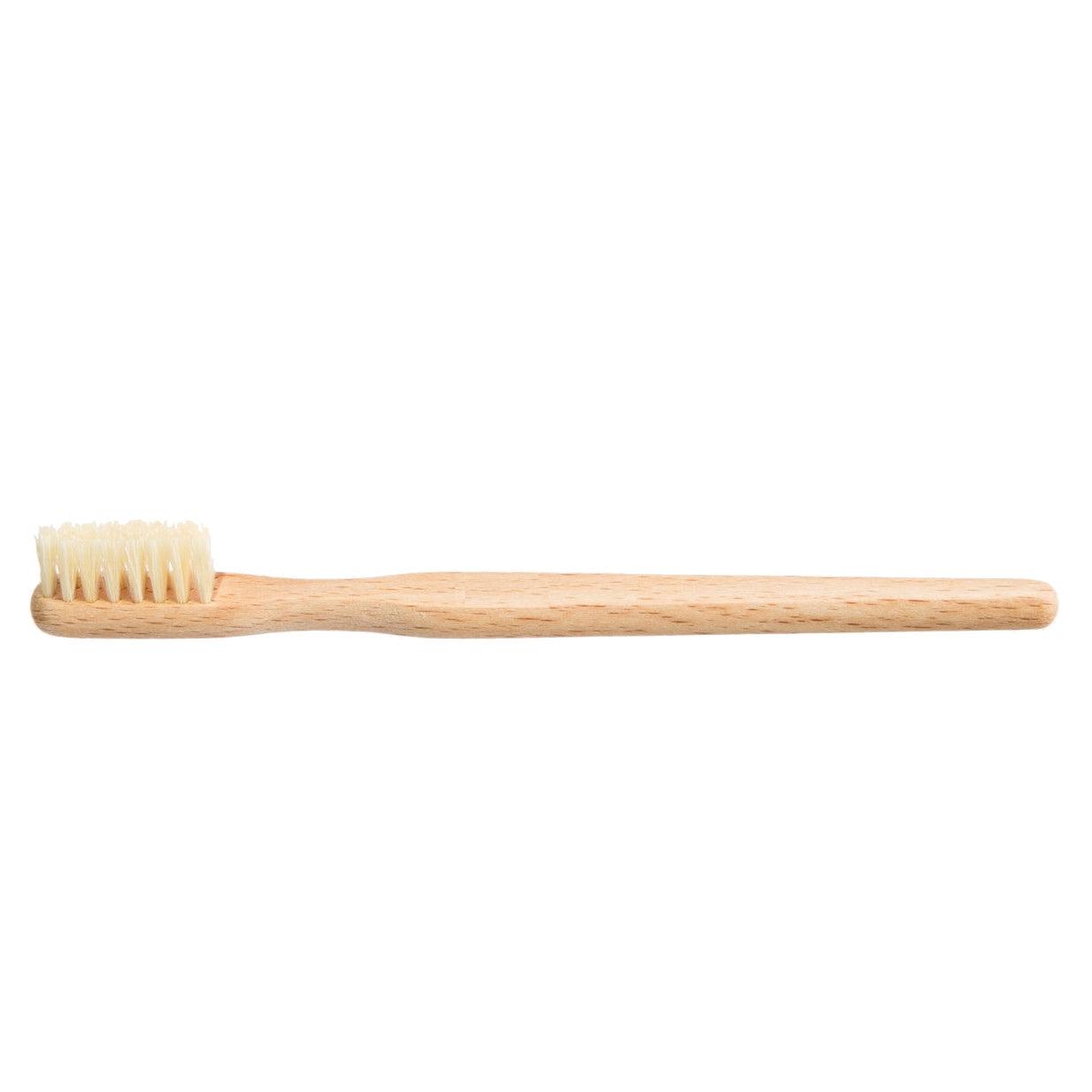 Brosse à dents bois de hêtre et poils naturels fabrication artisanale | Novela-Global.fr