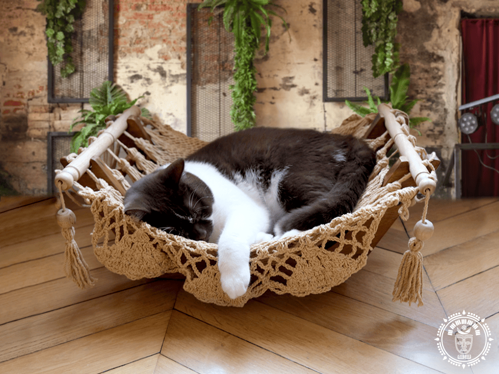 Taupe cat hammock + wooden support