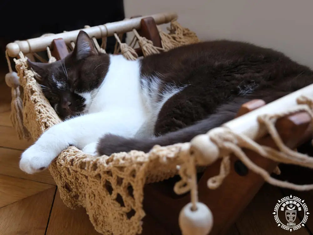 Taupe cat hammock + wooden support