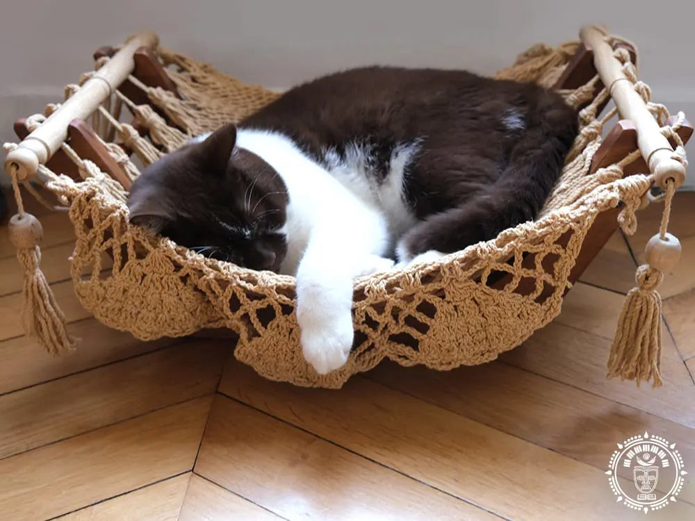 Taupe cat hammock + wooden support