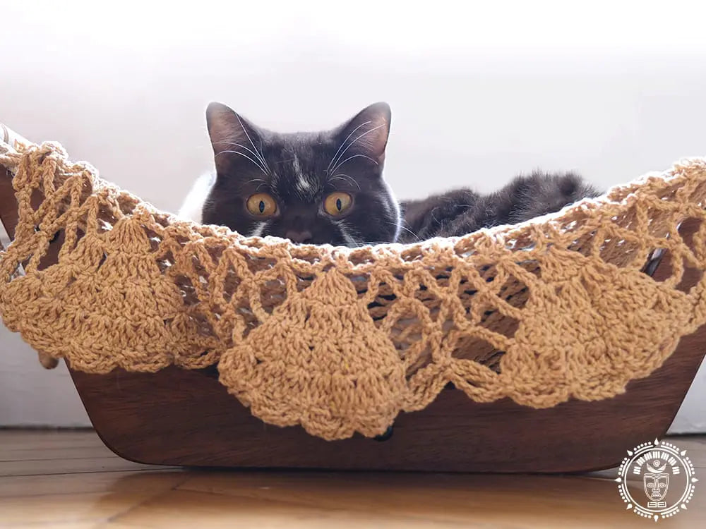 Taupe cat hammock + wooden support