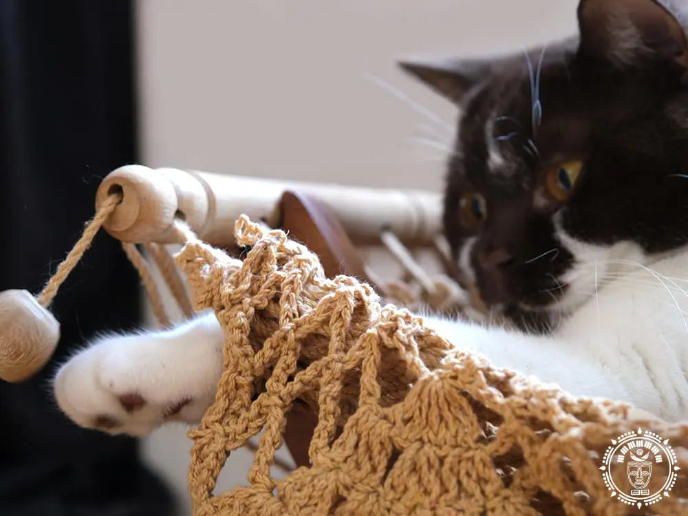 Taupe cat hammock + wooden support