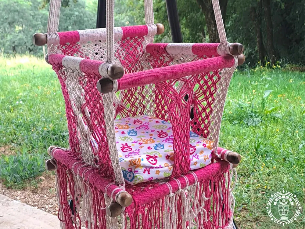 Rosado macramé baby hammock