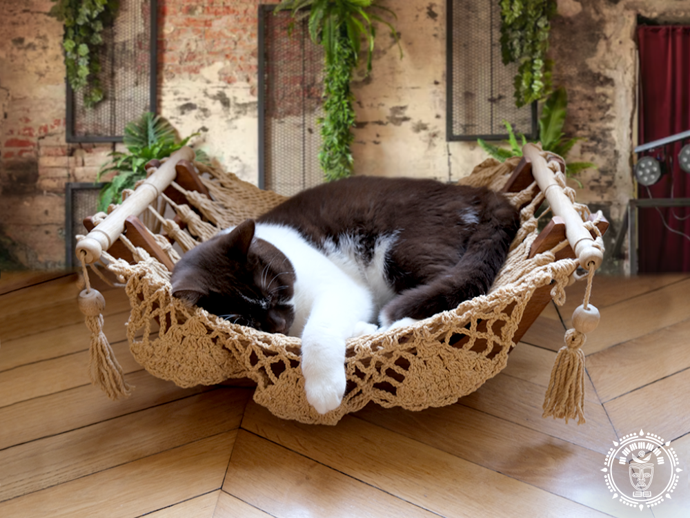 Taupe cat hammock + wooden support